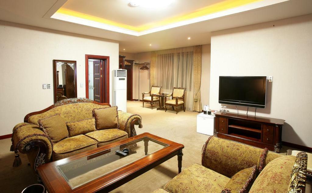 Sunjin Grand Hotel Ulaanbaatar Exterior photo
